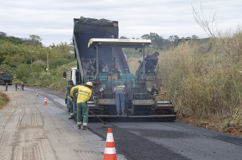 Jaguariúna inicia aplicação de asfalto em estrada municipal que dá acesso à  empresa Motorola