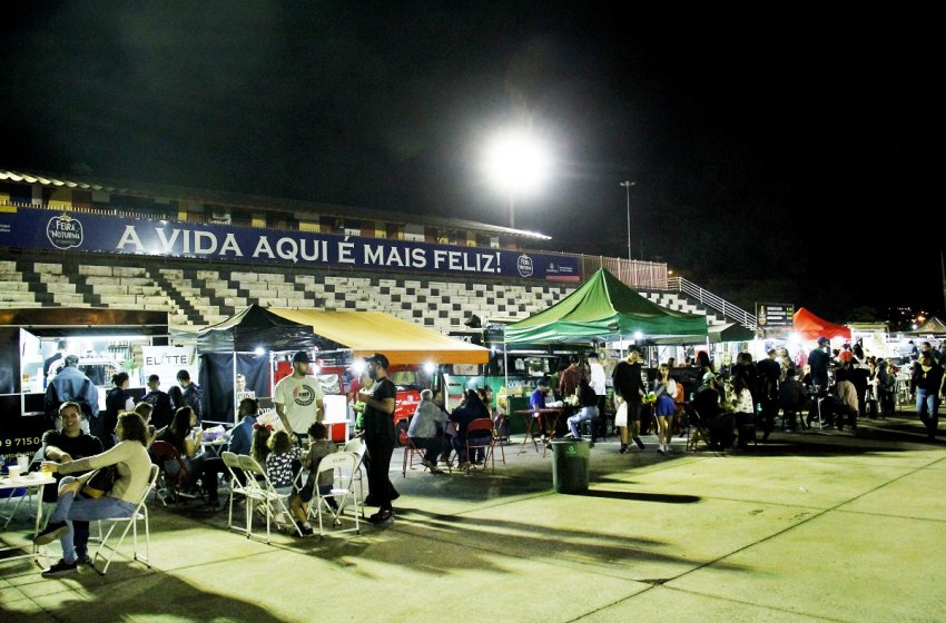 FEIRA NOTURNA AGITA O PARQUE SANTA MARIA HOJE