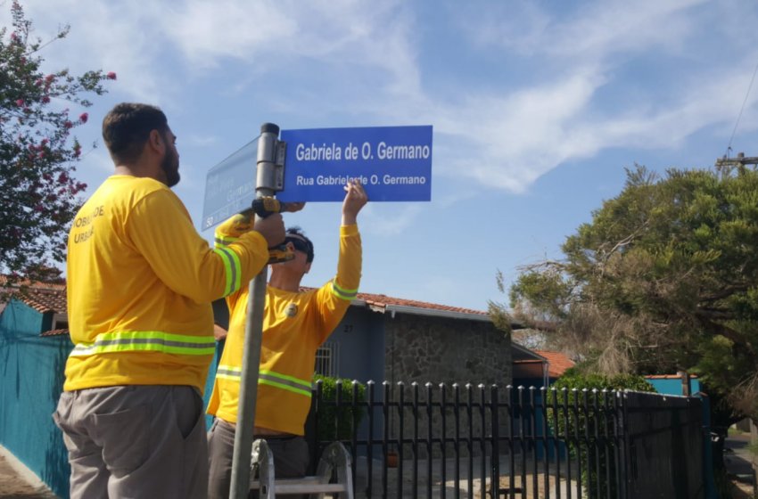 PREFEITURA DE JAGUARIÚNA REALIZA SERVIÇO DE TROCA DE PLACAS DE NOMES DE RUA