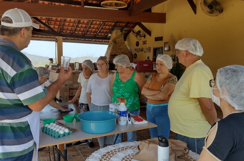 PRODUTORES RURAIS DE JAGUARIÚNA PARTICIPAM DE CURSOS DE CAPACITAÇÃO 