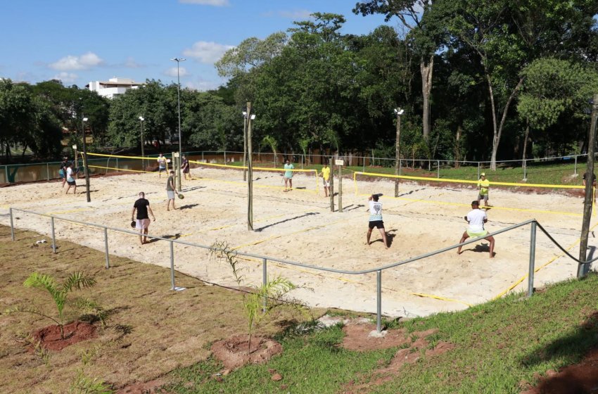 JAGUARIÚNA INAUGURA QUADRAS PÚBLICAS DE BEACH TÊNIS NO PARQUE DOS LAGOS