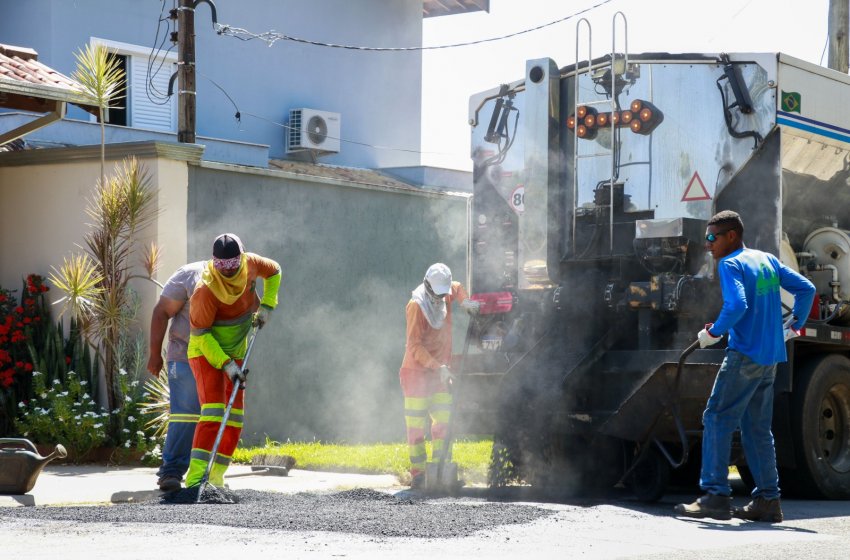 PREFEITURA REALIZA OPERAÇÃO TAPA-BURACO EM VÁRIAS VIAS DE JAGUARIÚNA