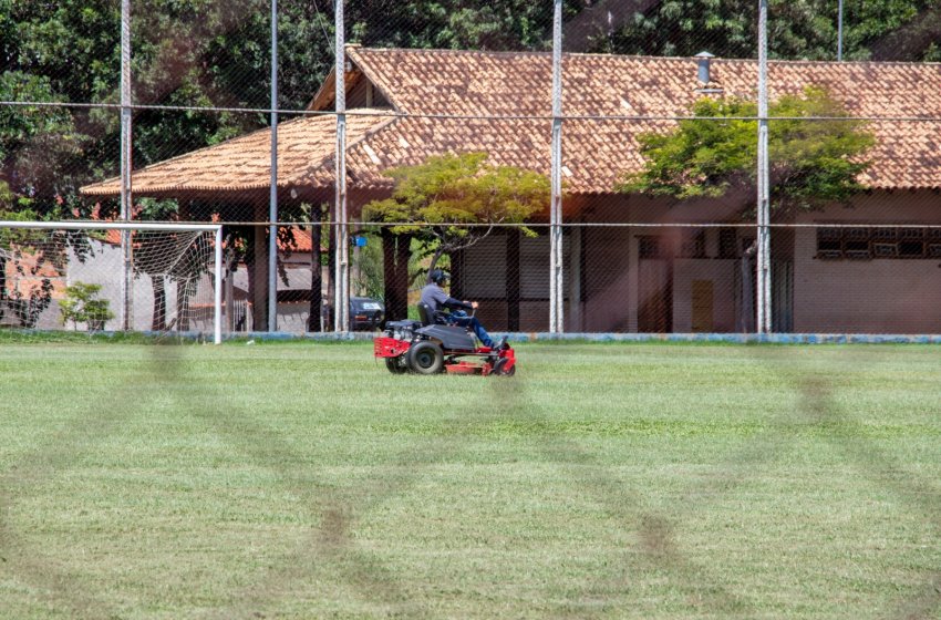 SECRETARIA DE ESPORTES INICIA MANUTENÇÃO EM CAMPOS DE FUTEBOL