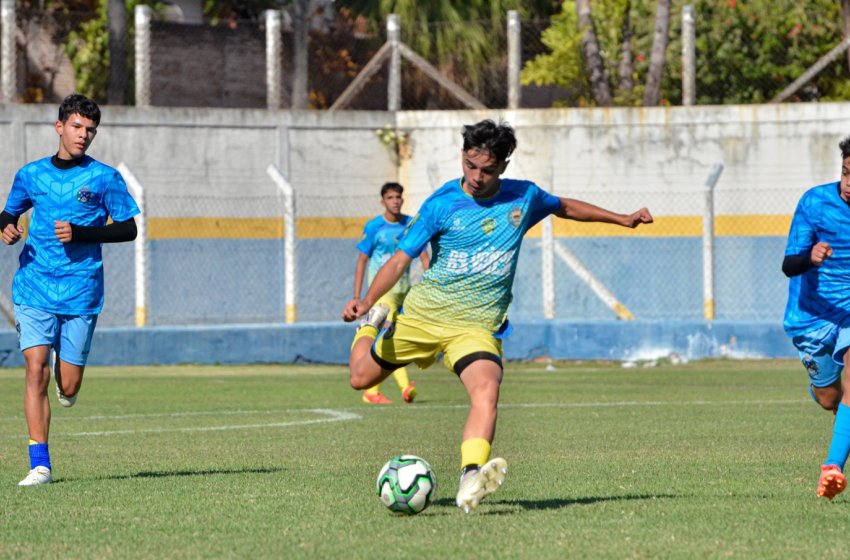 FUTEBOL DE JAGUARIÚNA OFERECE OPORTUNIDADE PARA JOVENS TALENTOS