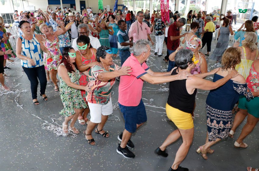 HOJE TEM BAILE DE CARNAVAL DA TERCEIRA IDADE NO SERRA DOURADA