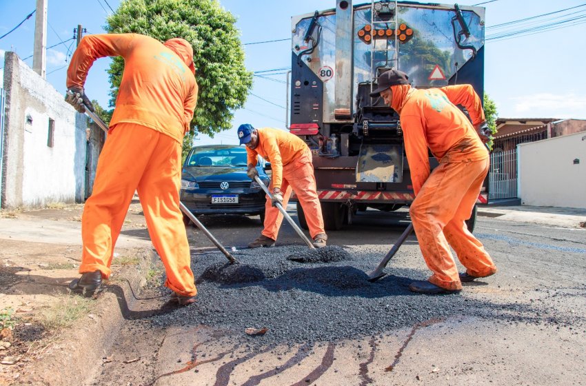 PREFEITURA REALIZA OPERAÇÃO TAPA-BURACOS NESTA TERÇA