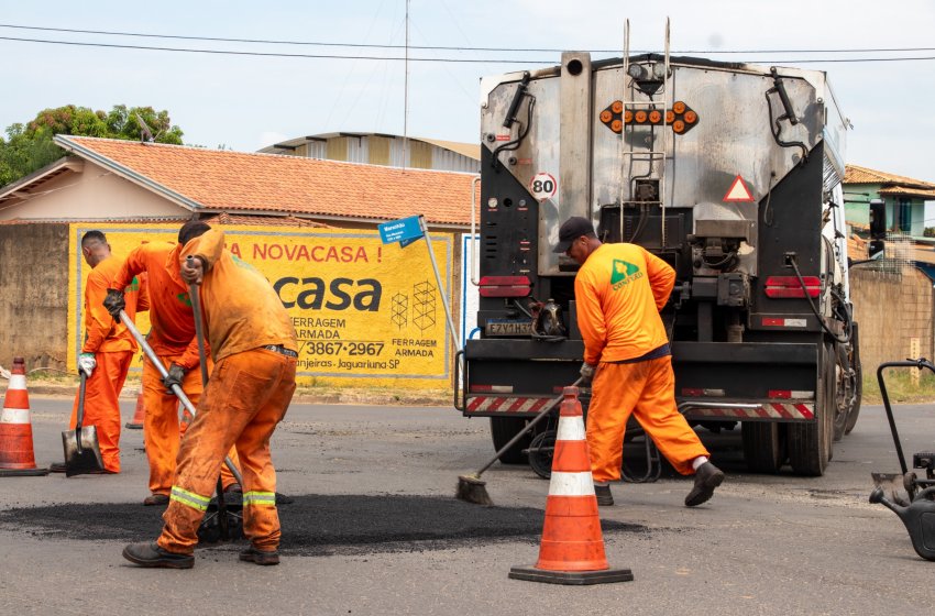 PREFEITURA DE JAGUARIÚNA REALIZA OPERAÇÃO TAPA-BURACOS