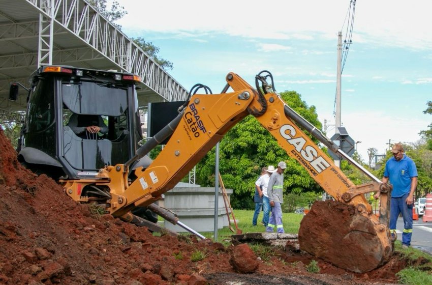 SAAEJA REALIZA OBRA NA AV. MARGINAL PARA MELHORAR INFRAESTRUTURA DE SANEAMENTO EM JAGUARIÚNA