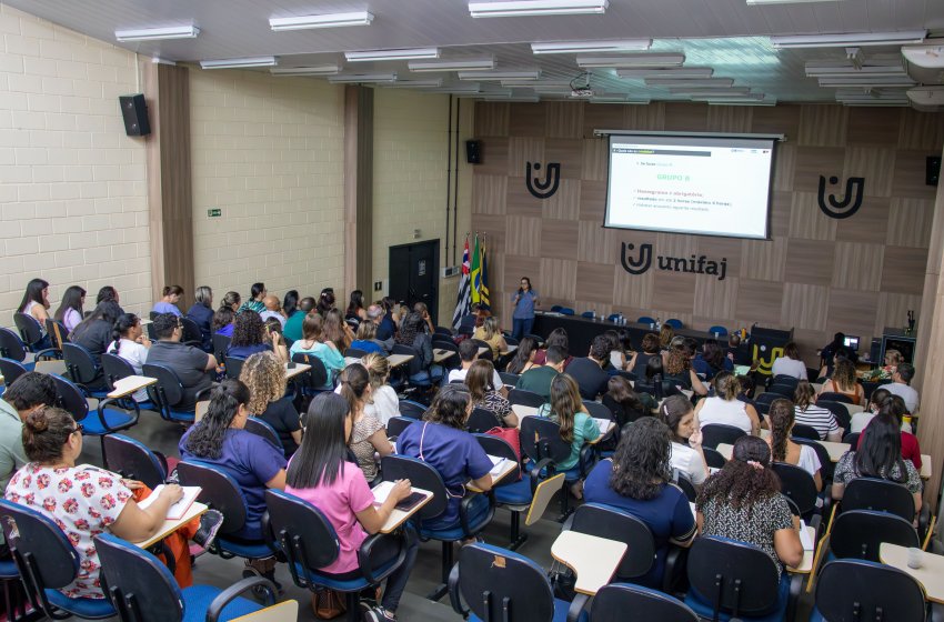 SAÚDE PROMOVE CAPACITAÇÃO SOBRE DENGUE PARA MÉDICOS E ENFERMEIROS