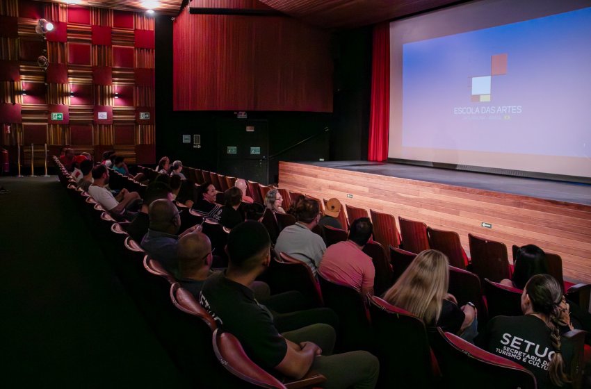 PROFESSORES DA ESCOLA DAS ARTES SÃO APRESENTADOS  NO TEATRO MUNICIPAL