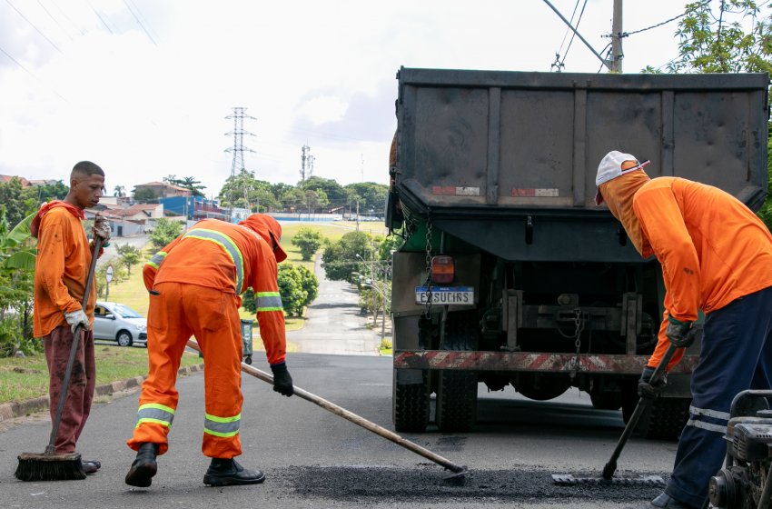 SECRETARIA DE OBRAS REALIZA OPERAÇÃO TAPA-BURACOS