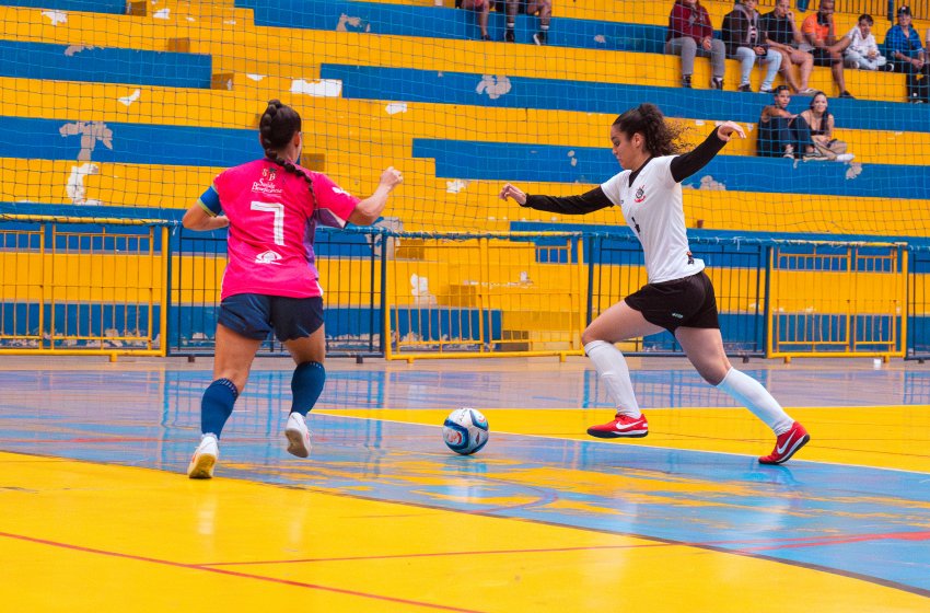 CORINGÃO E ADAGA SÃO OS FINALISTAS DO CAMPEONATO DE FUTSAL FEMININO