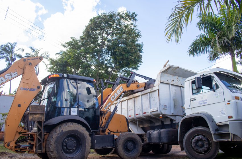 PREFEITURA REALIZA SERVIÇOS DE CATA-ENTULHO E GALHOS NESTA QUINTA