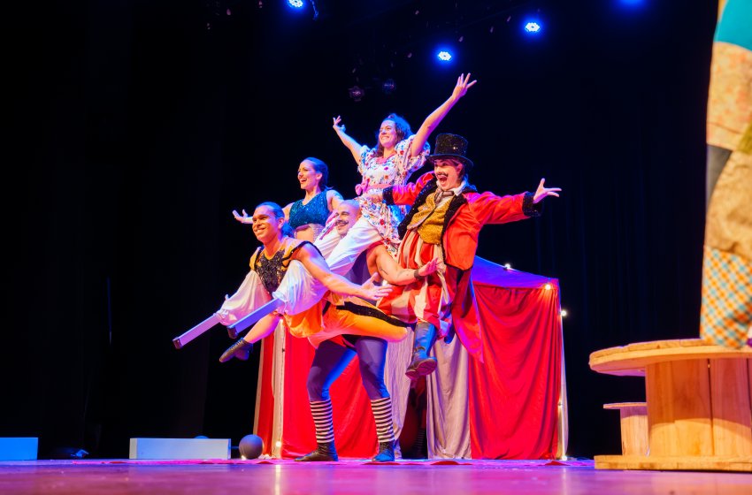 TEATRO MUNICIPAL DE JAGUARIÚNA RECEBE ESPETÁCULO ‘UM CONTO CHAMADO CIRCO’