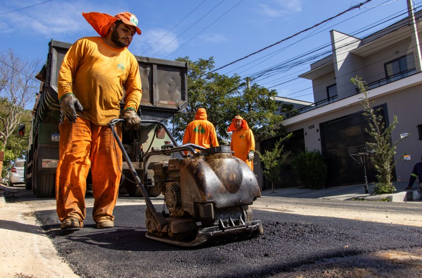 PREFEITURA REALIZA OPERAÇÃO TAPA-BURACOS NESTA SEGUNDA