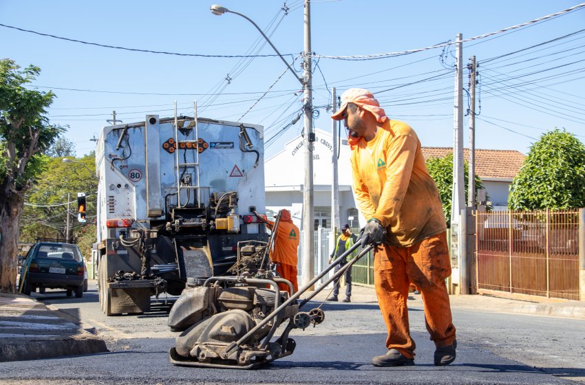 PREFEITURA REALIZA OPERAÇÃO TAPA-BURACOS NESTA SEGUNDA