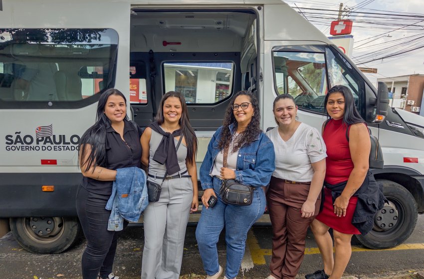 PREFEITURA DE JAGUARIÚNA LEVA ALUNAS DE CURSO DE MANICURE À BEAUTY FAIR 2025
