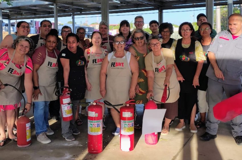 BOMBEIROS MINISTRAM TREINAMENTO COM INTEGRANTES DA FEART