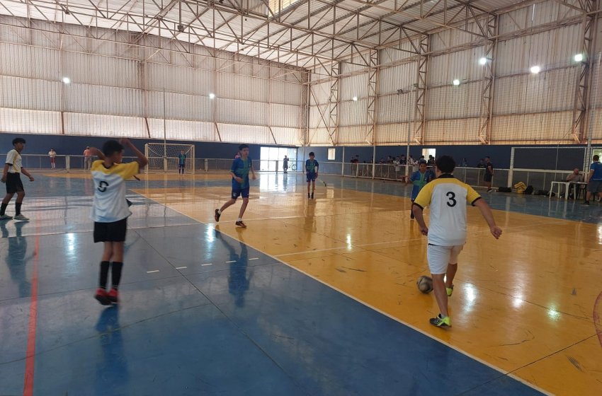 INTERNÚCLEOS DE FUTSAL MOVIMENTOU O PARQUE AMÉRICO TONIETTI NO SÁBADO