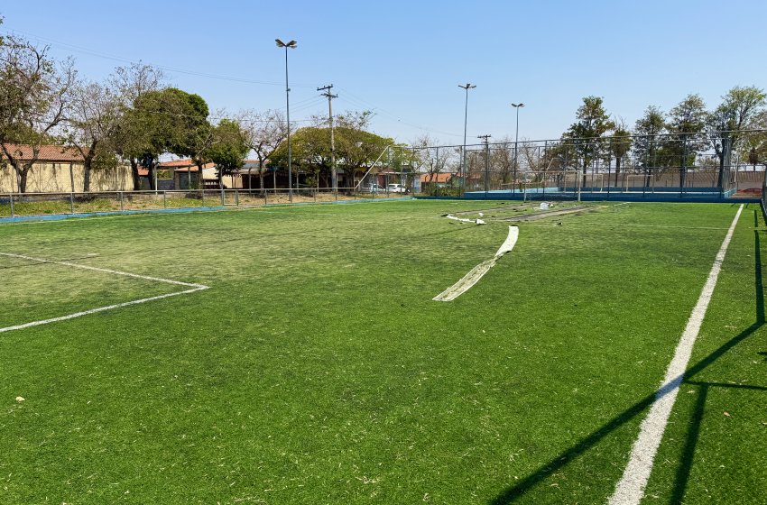 PREFEITURA DE JAGUARIÚNA REVITALIZA CAMPO DE FUTEBOL SOCIETY DO PARQUE MENEGON