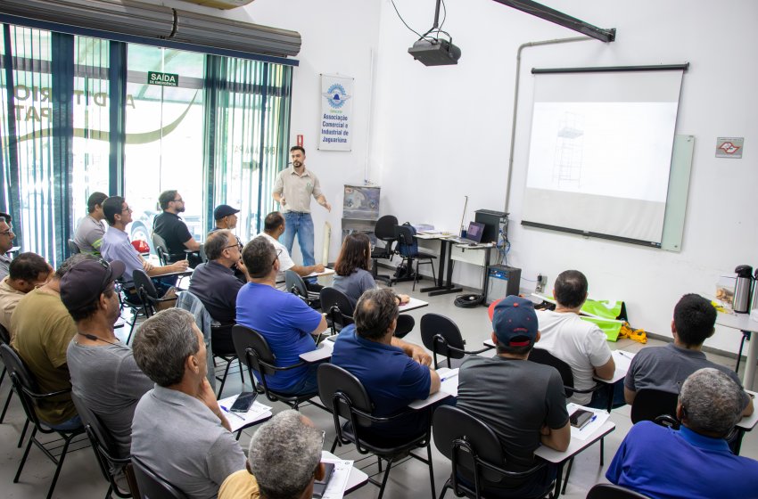 SERVIDORES DA PREFEITURA RECEBEM TREINAMENTO DE TRABALHO EM ALTURA 
