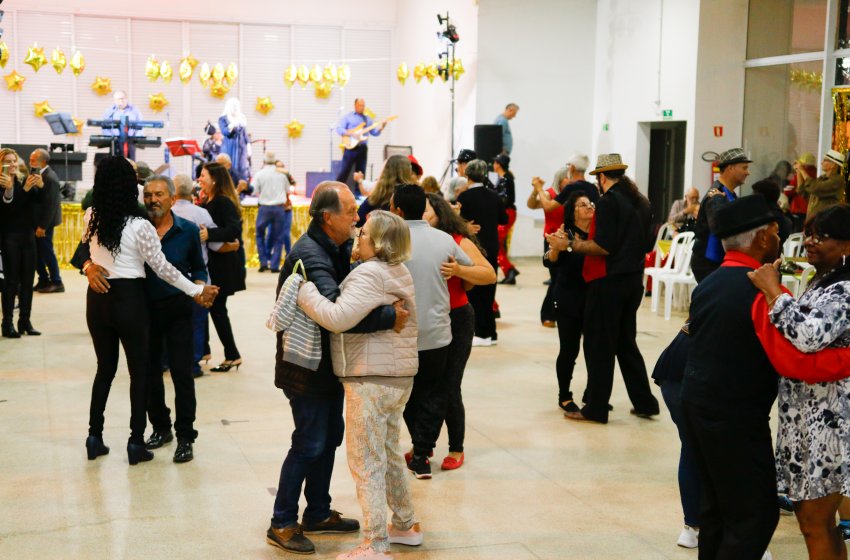 HOJE TEM BAILE DA TERCEIRA IDADE NO BOULEVARD DO CENTRO CULTURAL 