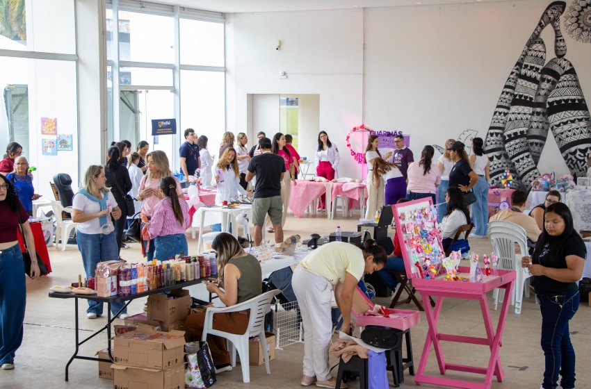 AÇÃO DO OUTUBRO ROSA NO BOULEVARD PROMOVE SAÚDE DA MULHER