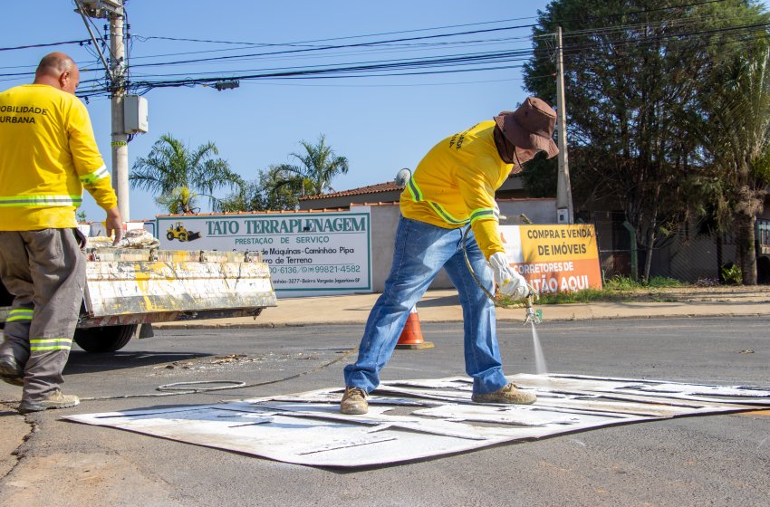 MOBILIDADE REALIZA PINTURA DE SINALIZAÇÃO DE SOLO NESTA QUARTA