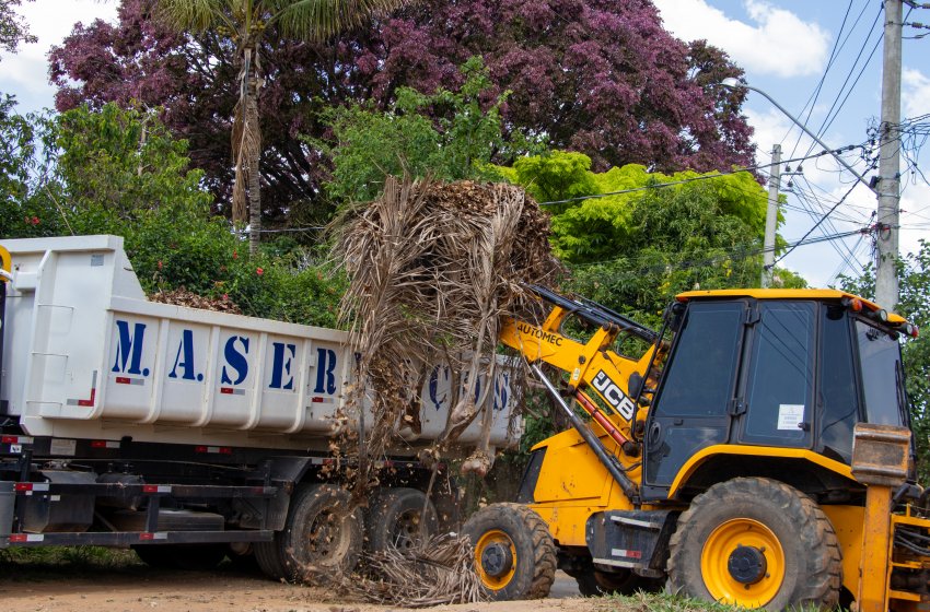 PREFEITURA REALIZA SERVIÇOS DE CATA-ENTULHO NESTA QUINTA