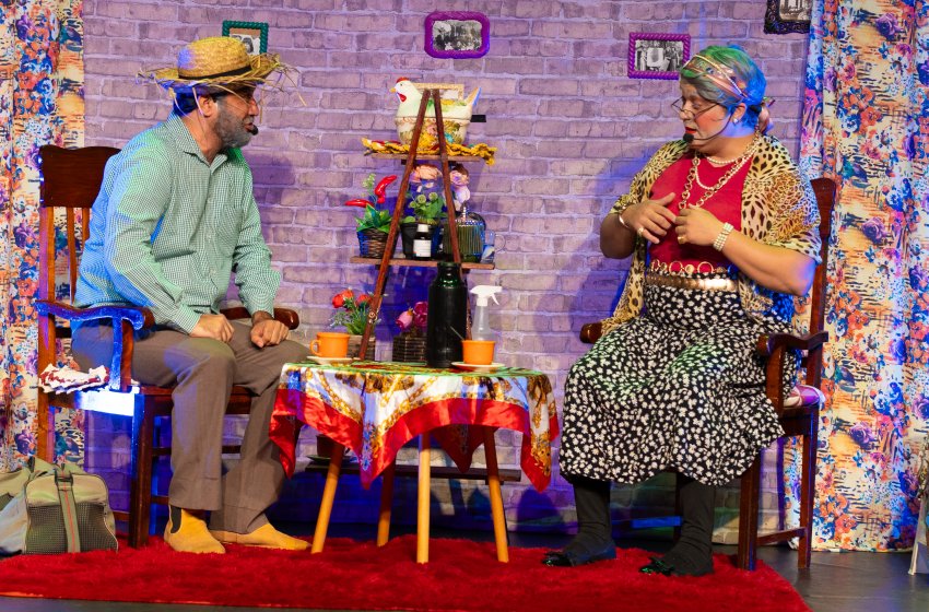 ‘CAFÉ COM BOM HUMOR’ ANIMA PÚBLICO E TRAZ REFLEXÃO SOBRE A VIOLÊNCIA CONTRA IDOSOS