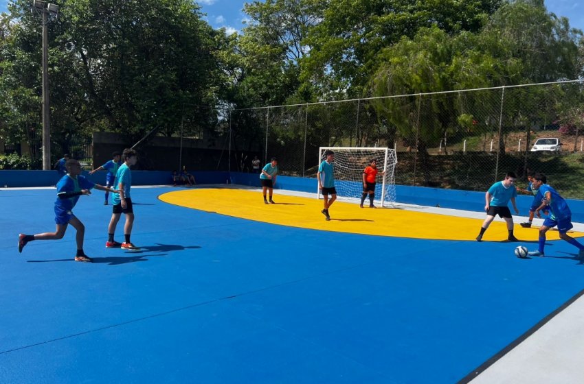 INTERNÚCLEOS DE FUTSAL MOVIMENTOU O PARQUE SERRA DOURADA SÁBADO