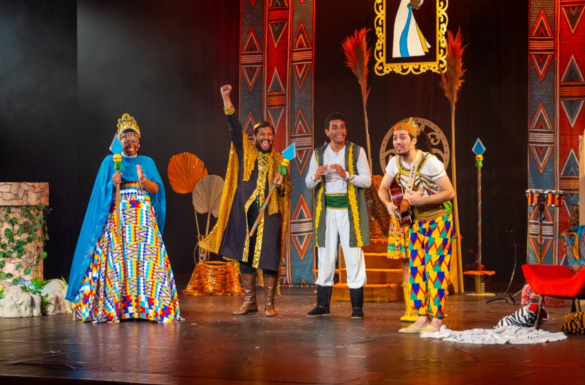 CONSCIÊNCIA NEGRA PARA CRIANÇAS NO TEATRO MUNICIPAL