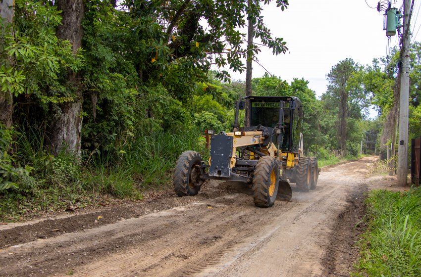 PREFEITURA REALIZA MANUTENÇÃO EM ESTRADA RURAL NESTA SEGUNDA