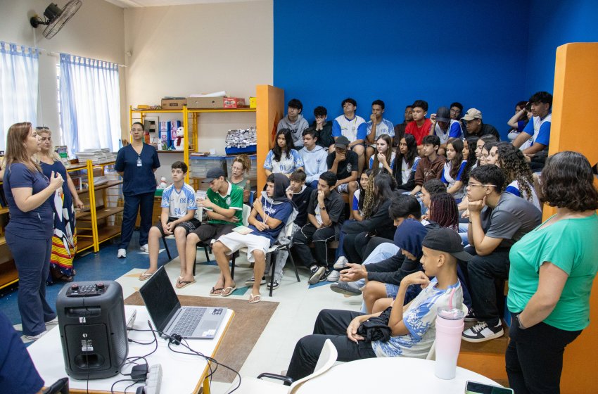 JAGUARIÚNA PROMOVE AÇÃO DE SAÚDE COM ADOLESCENTES NO GUEDES