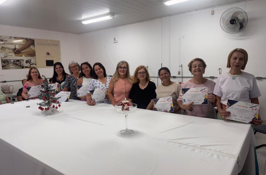 FUNDO SOCIAL CONCLUI CURSO DE CORTE E COSTURA
