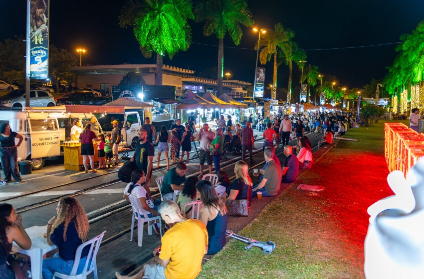 FEIRA NOTURNA DE JAGUARIÚNA ACONTECERÁ NO CENTRO CULTURAL E NA PRAÇA UMBELINA BUENO