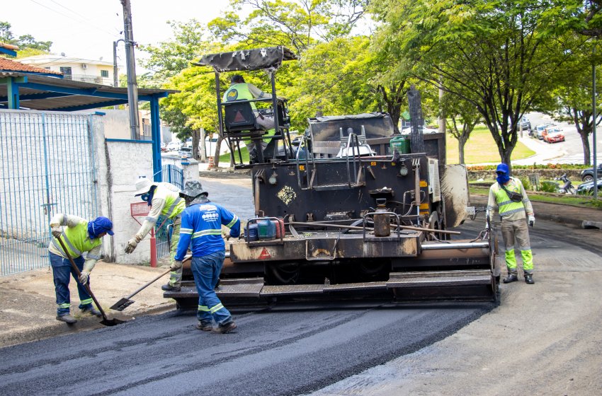 PREFEITURA REALIZA RECAPEAMENTO NA RUA RONDÔNIA