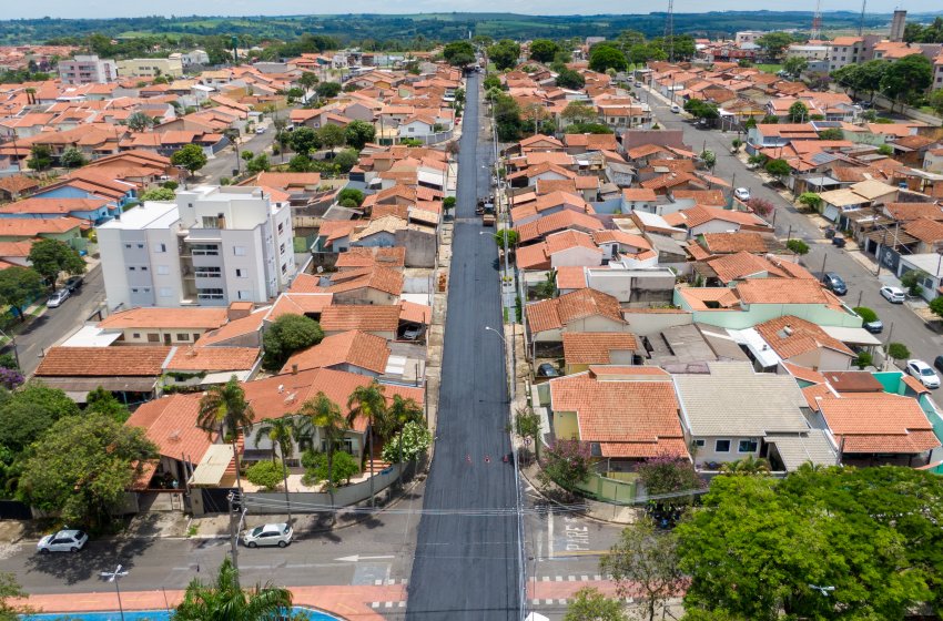 PREFEITURA REALIZA RECAPEAMENTO NA RUA EDUARDO TOZZI