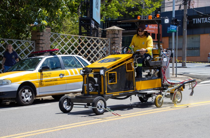 MOBILIDADE URBANA REALIZA PINTURA DE SINALIZAÇÃO DE SOLO NESTA SEGUNDA