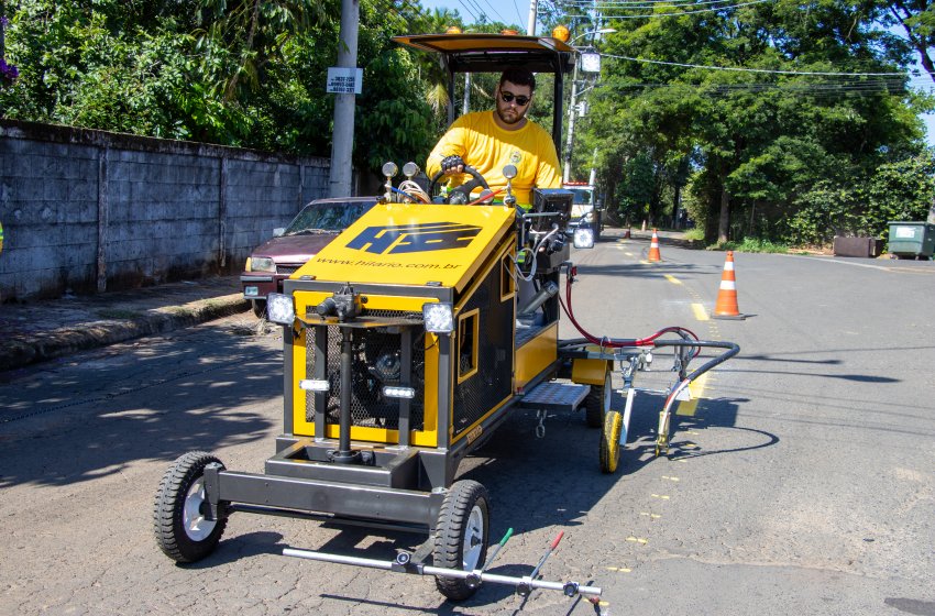 MOBILIDADE URBANA REALIZA PINTURA DE SINALIZAÇÃO DE SOLO NESTA QUARTA