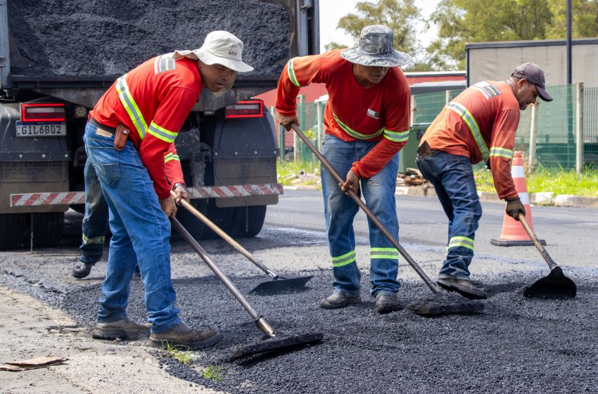 PREFEITURA REALIZA OPERAÇÃO TAPA-BURACOS NESTA SEGUNDA
