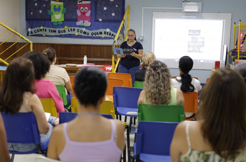 PROFISSIONAIS DA EDUCAÇÃO INFANTIL PARTICIPAM DE FORMAÇÃO PRESENCIAL