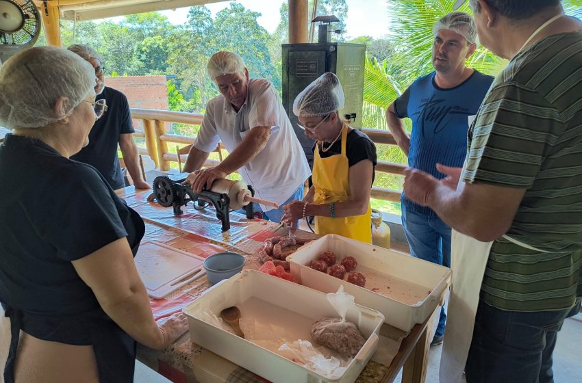  CURSO DE PROCESSAMENTO DE CARNES REFORÇA VALORIZAÇÃO DA PRODUÇÃO RURAL