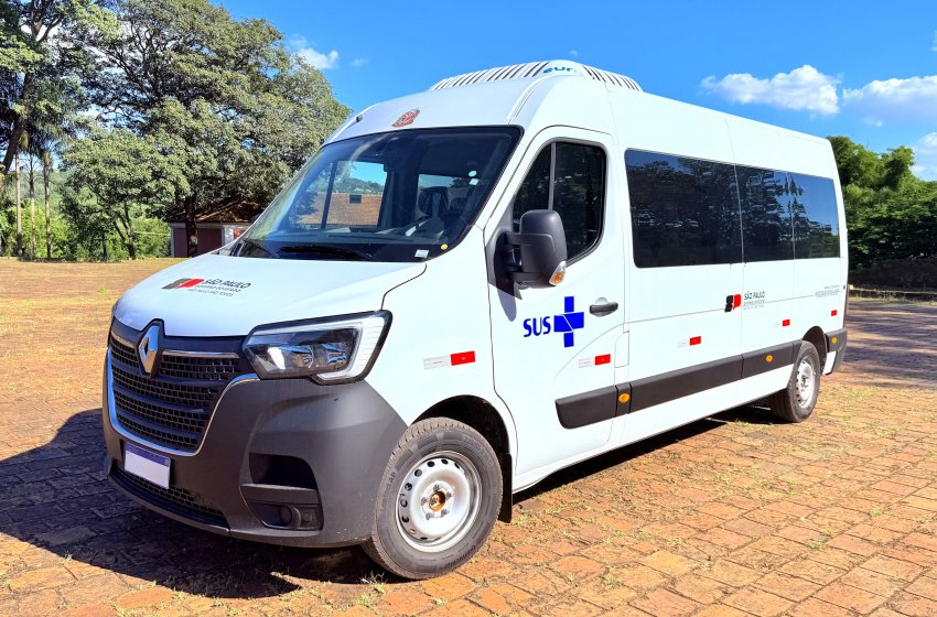 JAGUARIÚNA RECEBE NOVA VAN PARA REFORÇAR O TRANSPORTE DE PACIENTES