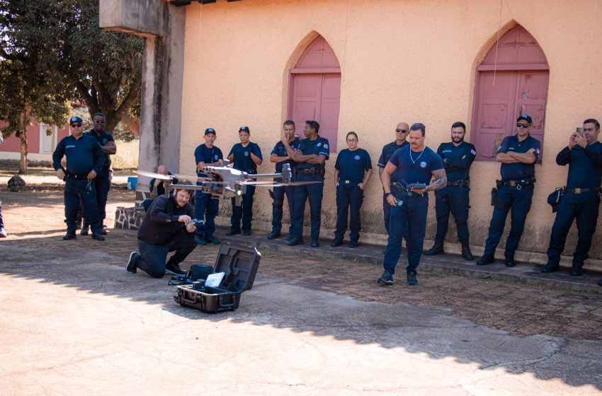 GUARDAS MUNICIPAIS DE JAGUARIÚNA PARTICIPAM DE CURSO DE OPERAÇÃO DE DRONES