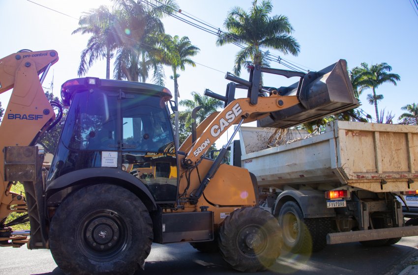 PREFEITURA REALIZA SERVIÇOS DE CATA-ENTULHO NESTA QUARTA