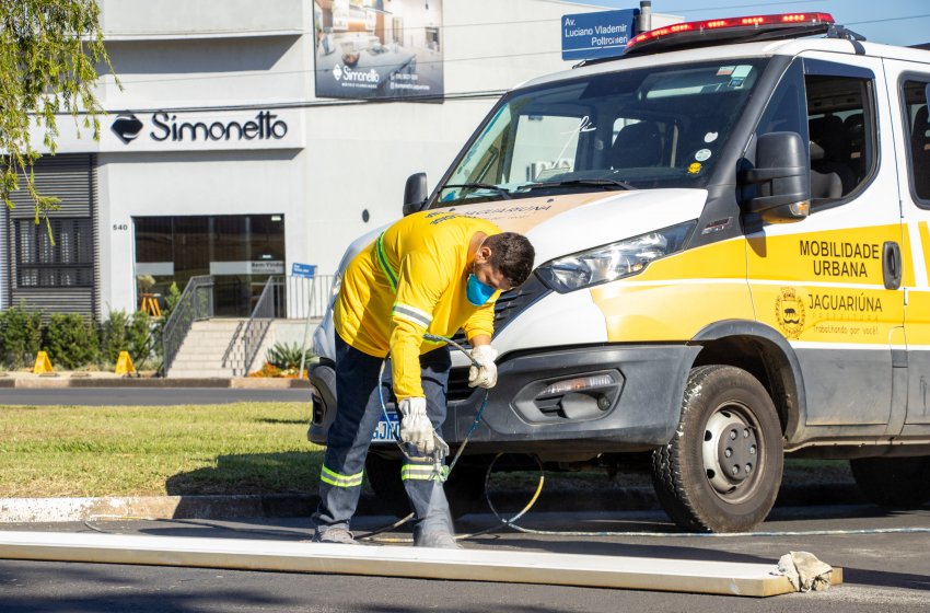 AVENIDA LUCIANO POLTRONIERI RECEBE PINTURA DE SINALIZAÇÃO DE SOLO
