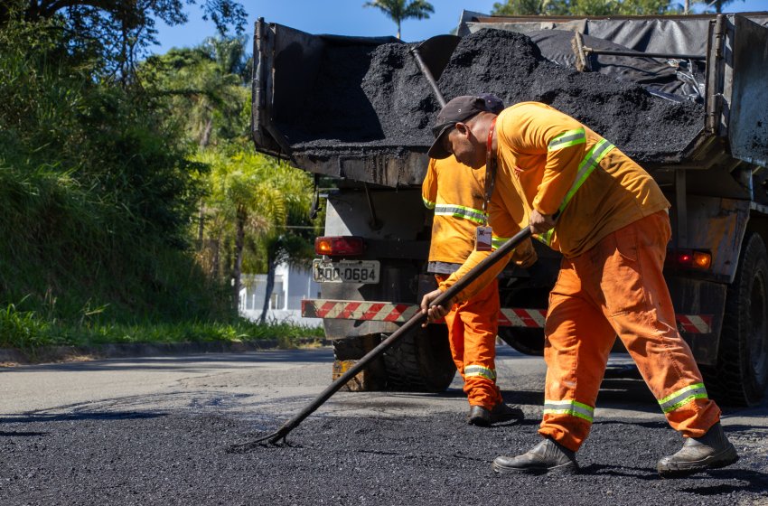 SECRETARIA DE OBRAS REALIZA OPERAÇÃO TAPA-BURACOS HOJE