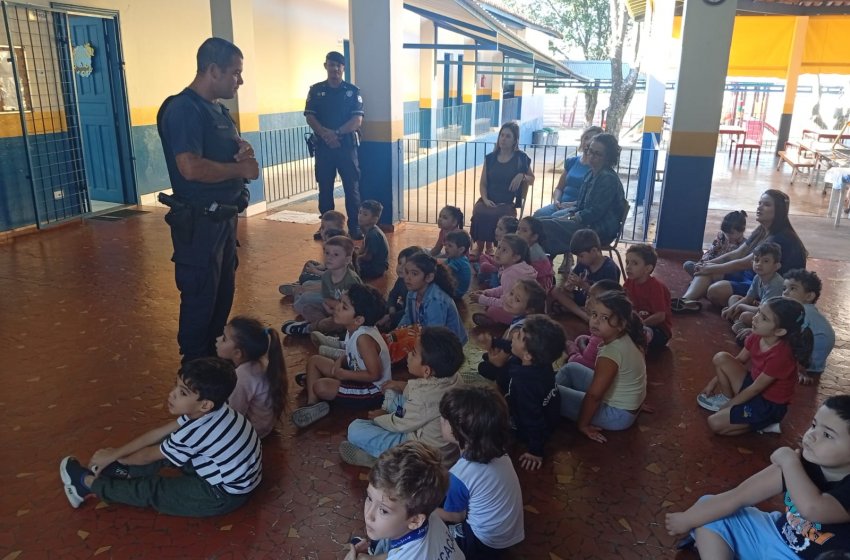 EDUCAÇÃO E GM PROMOVEM AÇÕES DO MAIO AMARELO NAS ESCOLAS DE EDUCAÇÃO INFANTIL