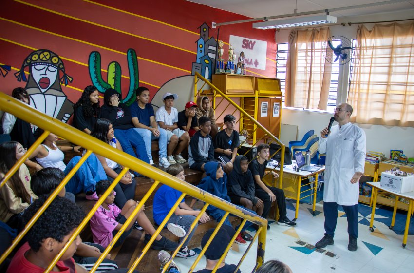 JAGUARIÚNA CONCLUI CICLO DE PALESTRAS SOBRE ZOONOSES E LEVA PREVENÇÃO A MAIS DE 2,5 MIL ALUNOS